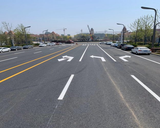 道路劃線(xiàn)施工